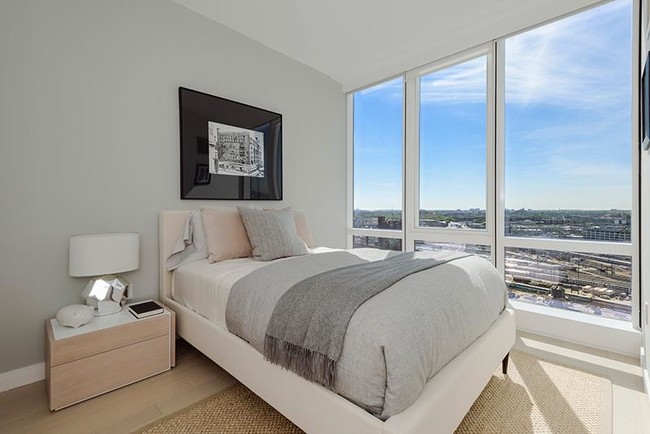 Building Photo - 2911 Queens Plz N