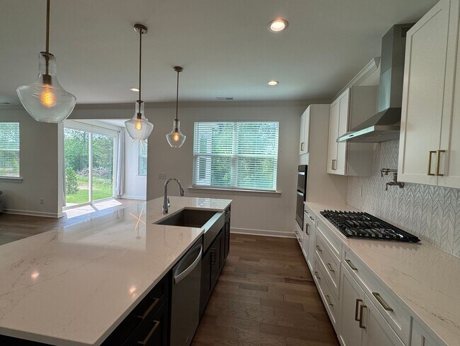 Foto del edificio - 6 Bedroom | 4 Bathroom New Construction Ga...