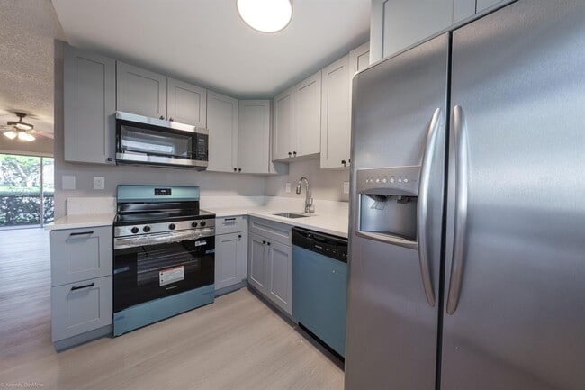 Building Photo - 105 Gardens Dr