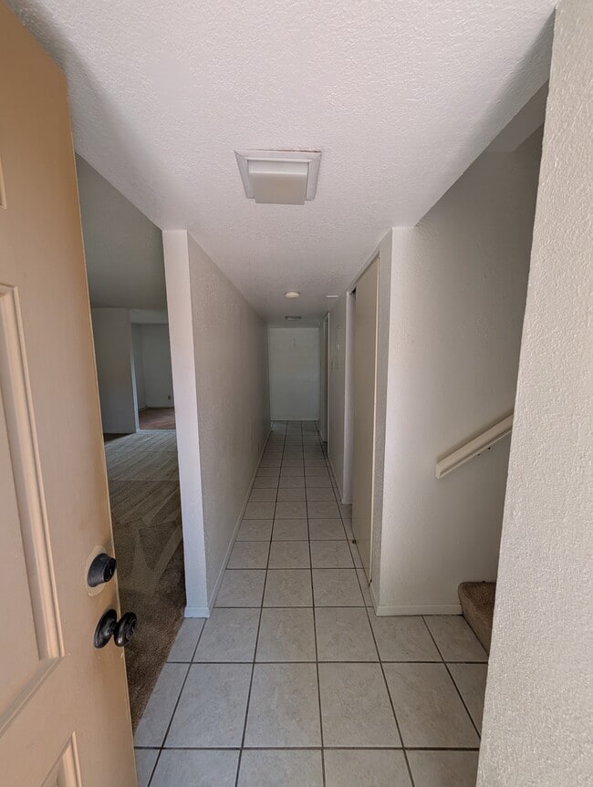 Building Photo - 1644 Lomaland Dr