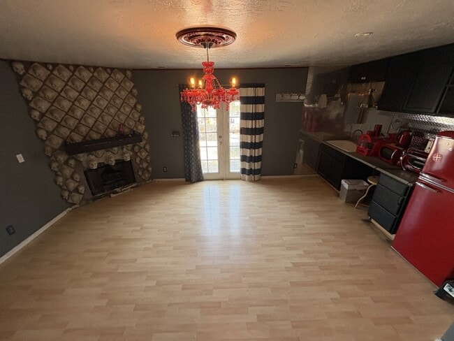 Building Photo - 147 Lakeview Dr
