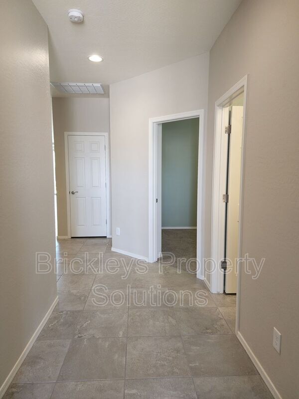 Building Photo - 2825 W Apollo Rd