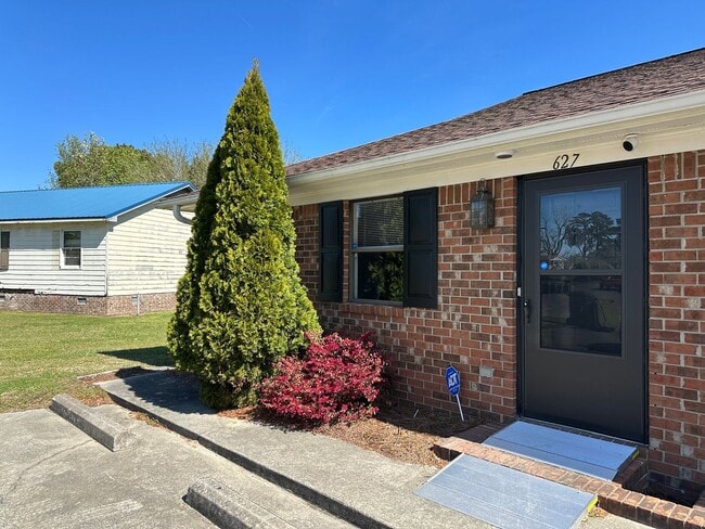 Foto del edificio - 627 Plymouth St