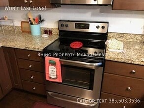 Building Photo - 829 E Three Fountains Dr