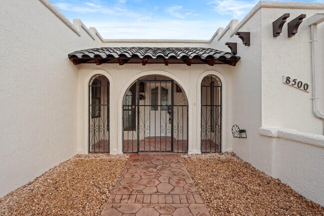 Building Photo - 8500 Mountain View Dr