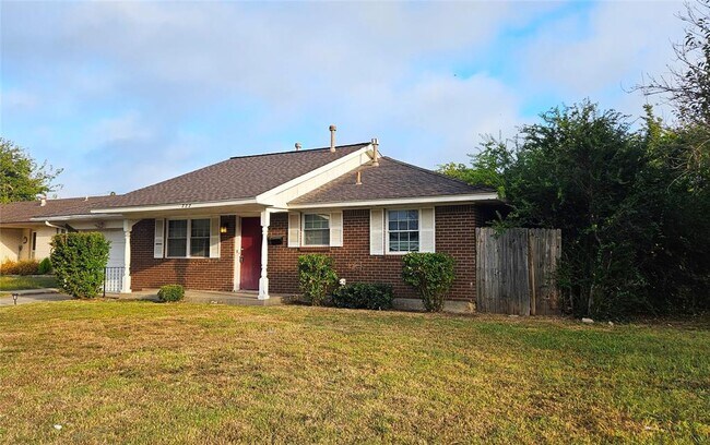 Building Photo - 777 Camelot Dr