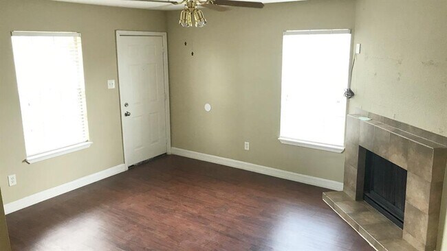Building Photo - 7535 Fallbrook Dr