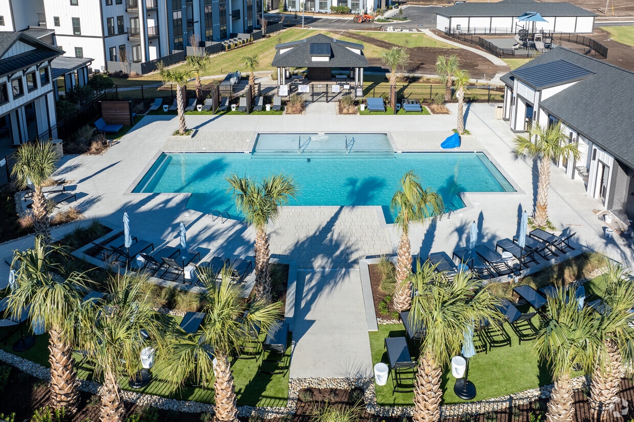 Primary Photo - Evolve St James