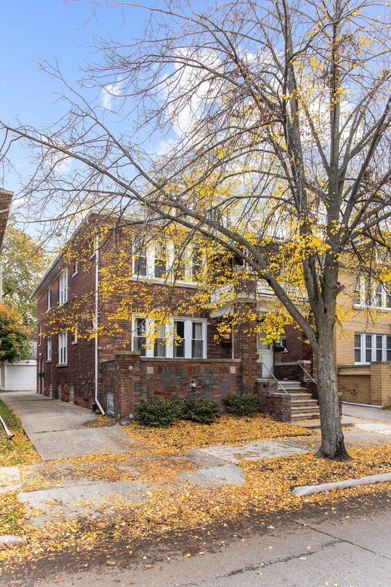 964 Beaconsfield Ave, Grosse Pointe Park, MI 48230 Townhome Rentals