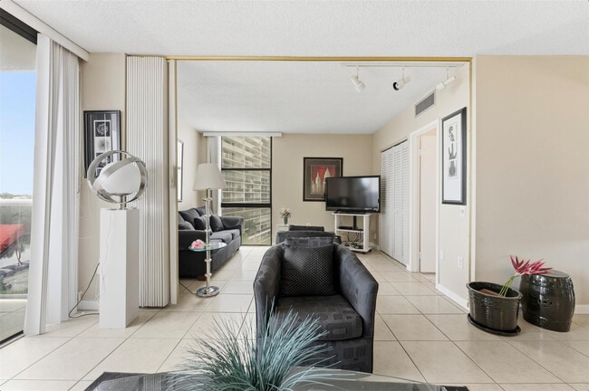 Foto del edificio - 3675 N Country Club Dr