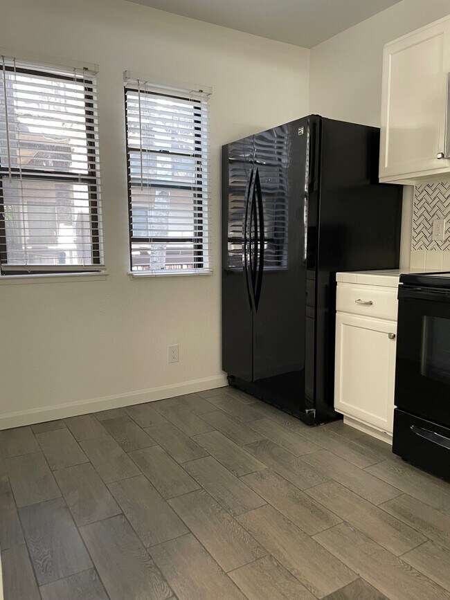 Foto del edificio - 328 N Villa Way