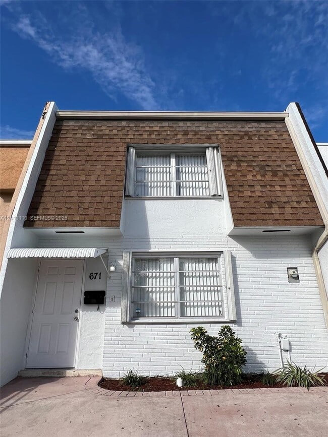 Foto del edificio - 671 W 80th St