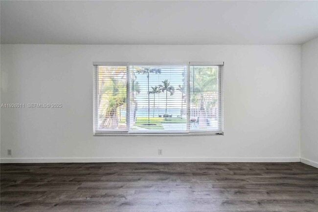 Building Photo - 1750 S Treasure Dr