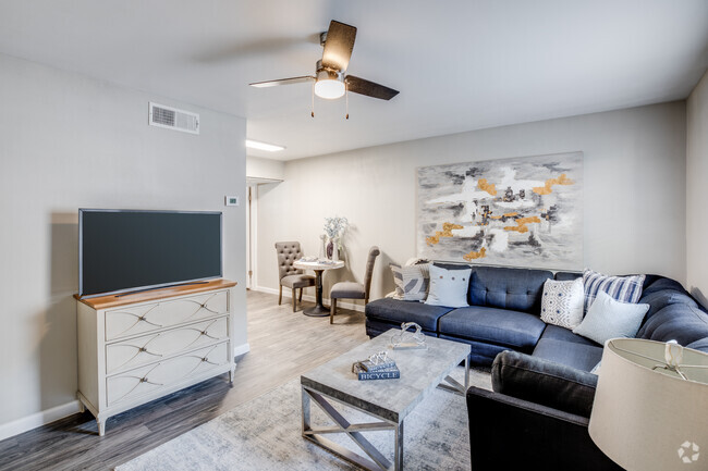 1BR, 1BA - 600 SF - Escondido Apartments