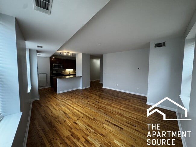 Building Photo - 1337 W Fargo Ave