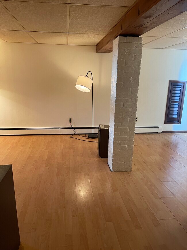 Building Photo - 358 Secatogue Ave