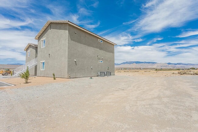 Building Photo - 1741 S Dandelion St