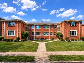 Building Photo - 5925-5931-5931 Nagel Ave