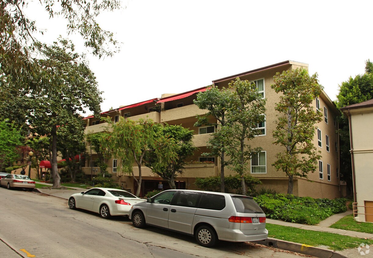 690 Veteran Ave, Los Angeles, CA 90024 Apartments in Los Angeles, CA