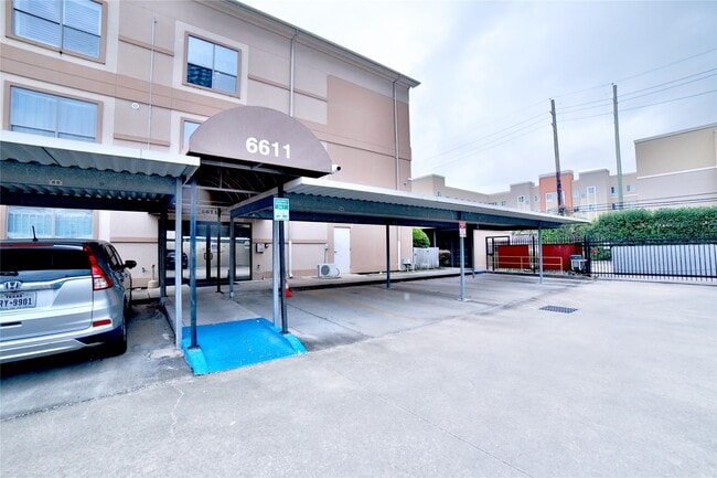Foto del edificio - 6611 W Sam Houston Pkwy S