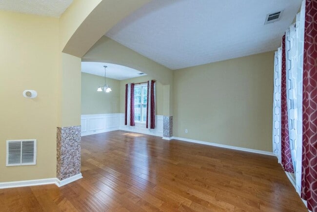 Foto del edificio - 2227 Longmont Dr