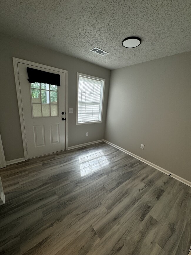 Building Photo - 107 Penny Ln