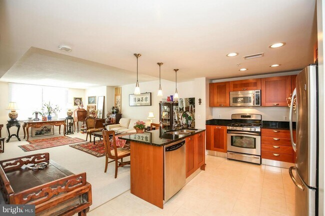 Cocina/Sala de estar - 2451 Midtown Ave