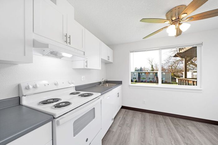 Primary Photo - 2 bedroom 1 bath in Milwaukie!!