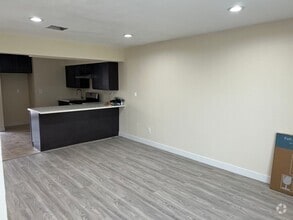 Building Photo - 884 N Cota St