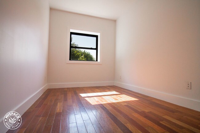 Foto del edificio - 436 Throop Ave