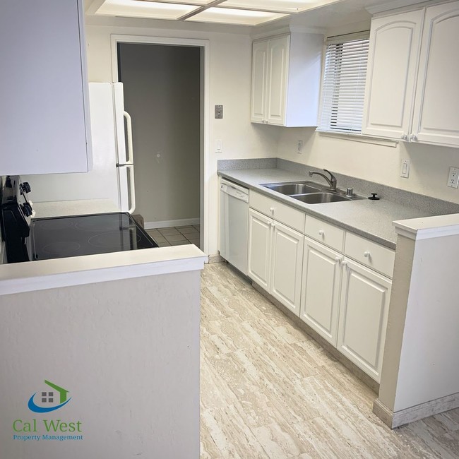 Building Photo - 887 Cherry Creek Cir