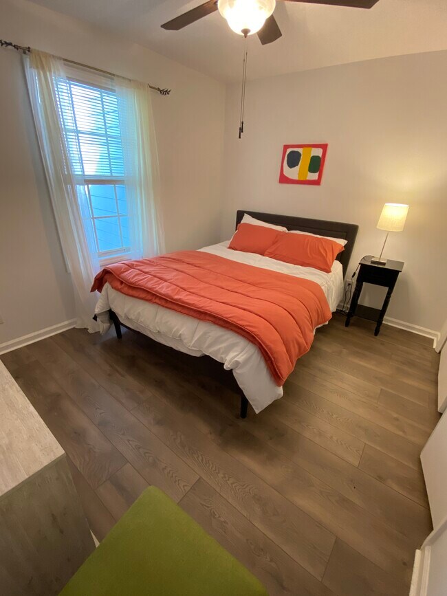 Building Photo - 5829 Green Forest Dr