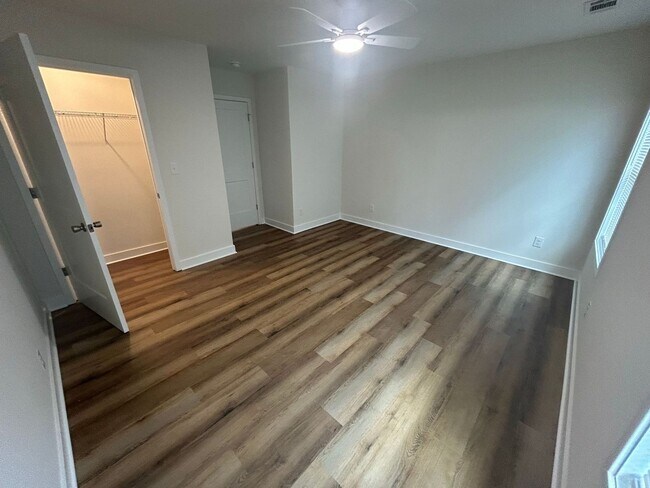 Foto del edificio - NOW LEASING FOR AUGUST 2026!
