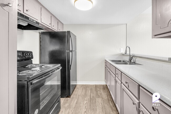 Building Photo - 5135 North Fwy