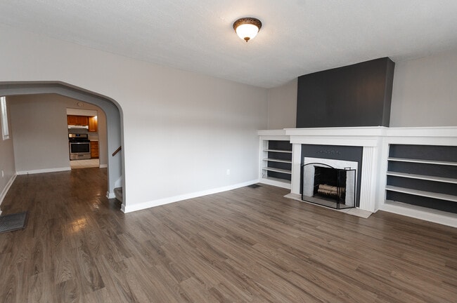 Building Photo - 223 E Pennview St