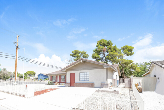 Building Photo - 3810 E Mesa Vista Ave