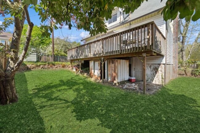 Building Photo - 4 bedroom in Seattle WA 98119