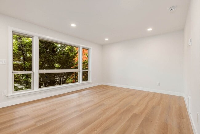 Foto del edificio - 6721 24th Ave NW