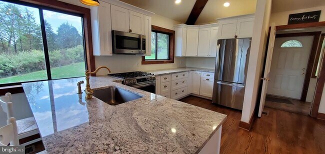 Foto del edificio - 6721 Springhouse Ln