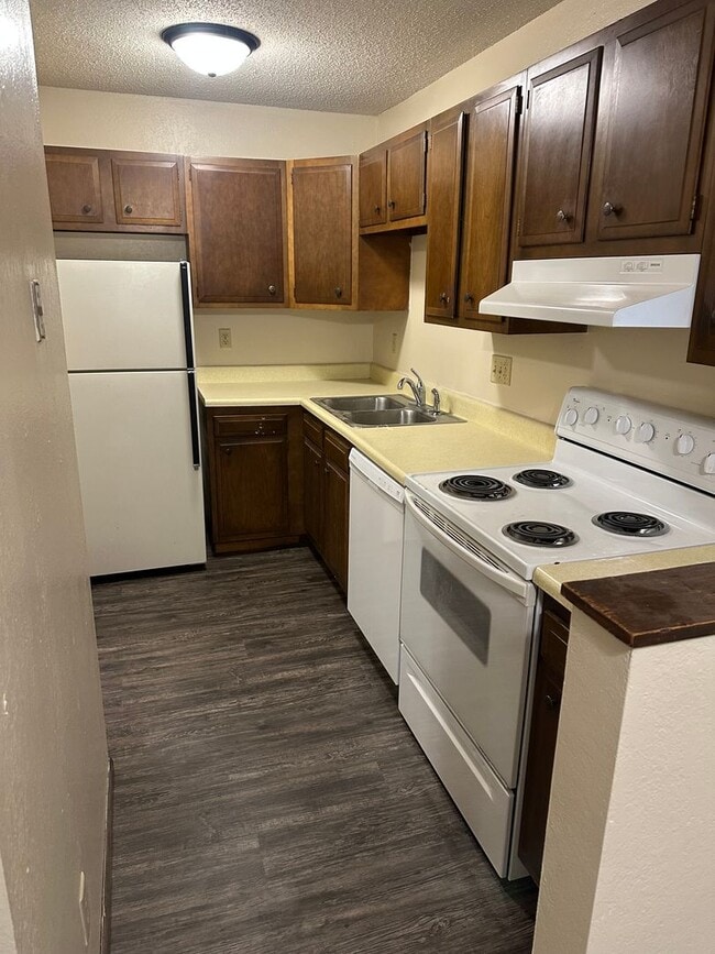 Building Photo - One Bedroom