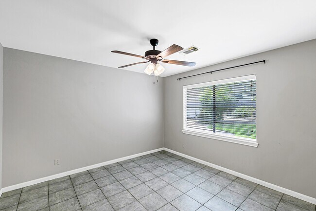 Foto del edificio - 614 Val Lena Dr