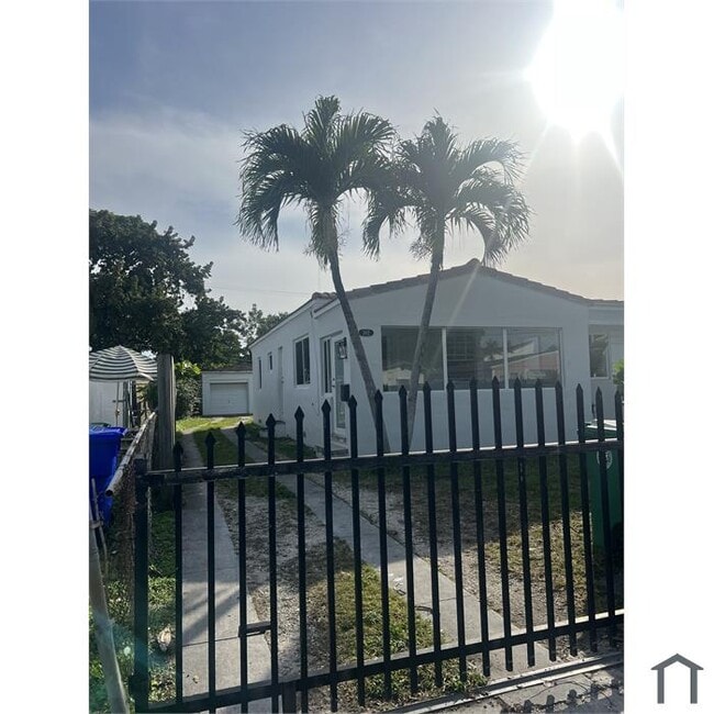 Foto del edificio - 2412 SW 11th St