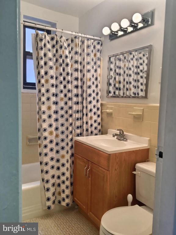 Foto del edificio - 5112 MacArthur Blvd NW