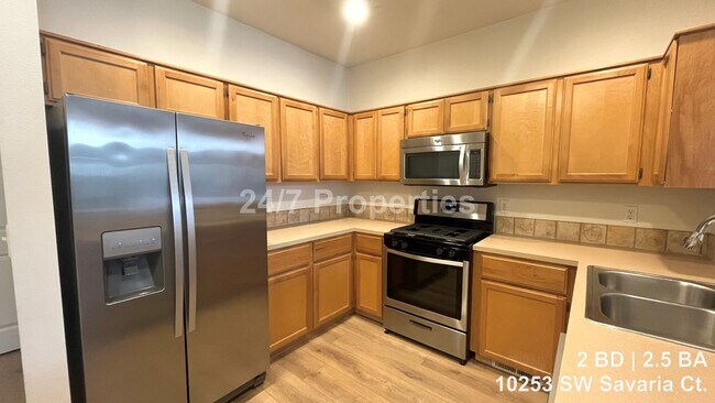 Foto del edificio - Spacious 2 BD | 2.5 BA Townhome w/ Vaulted Ceilings - Beaverton