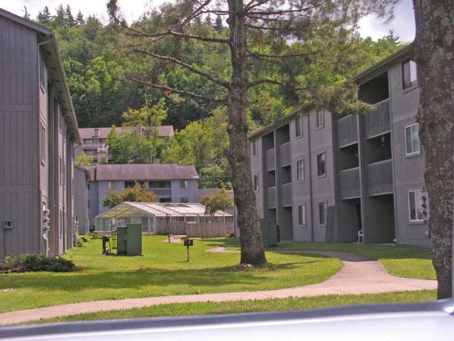 Building Photo - 523 Meadowview Dr