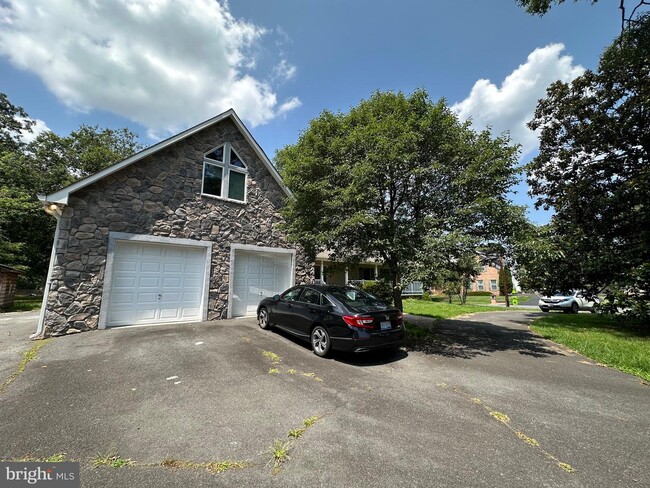Building Photo - 20845 Potomac View Rd
