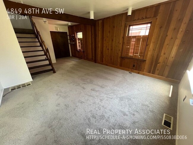 Building Photo - 4 Bedroom House Near Junction