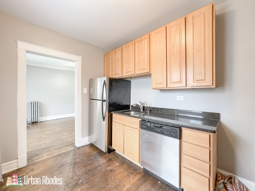 Primary Photo - 3608 W Sunnyside Ave