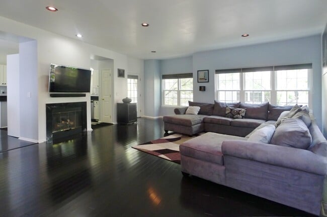 Photo - 808 Dellwood Ln Townhome