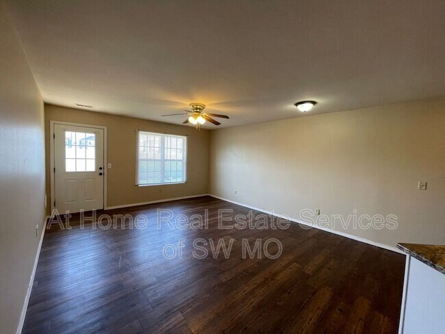 Building Photo - 1115 S Clifton Ave